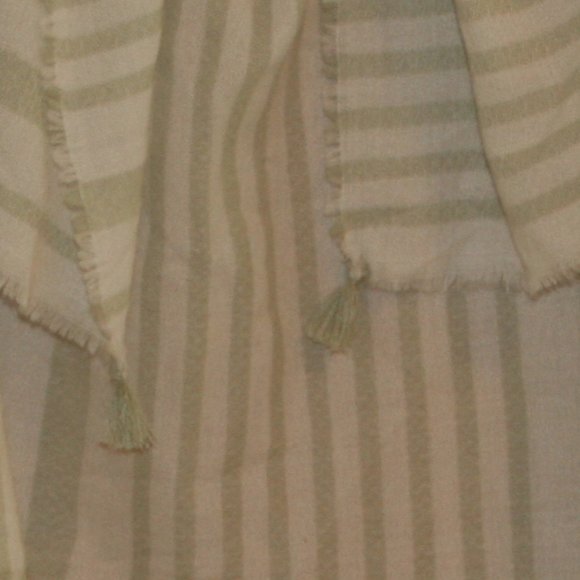 Wrap Scarf. OS. Light green and white. - Picture 2 of 2